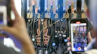 鸿海AI伺服器 年营收将破兆