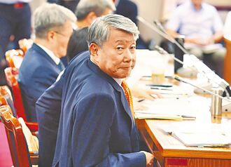 關稅公告日 經長赴快樂宴挨轟