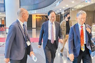 张善政赴医审会 争设市立医院