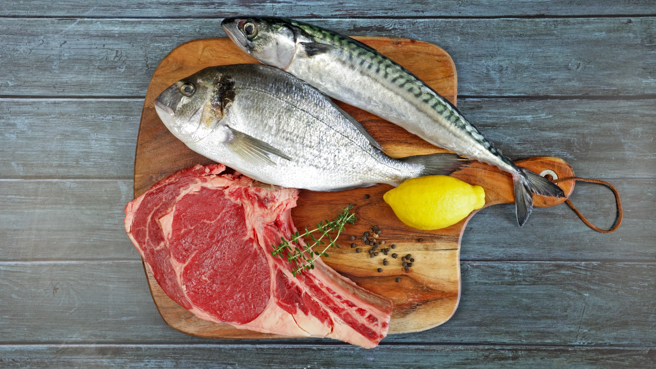 醫師分享研究顯示，紅肉少一點、魚豆多一點，腎臟才撐得久。（示意圖，Shutterstock／達志）