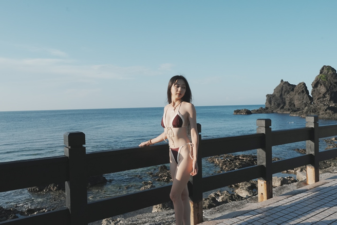 慈妹大秀长腿。（图／翻摄自Joyce慈妹脸书）