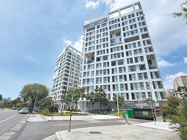 高雄苓雅区凯旋青树社会住宅。（纪爰摄）