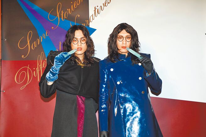 鶴The Crane（左）14日舉辦發片記者會，好友黃宣戴假髮裝扮化身成雙胞胎合體互動。（落夢地提供）