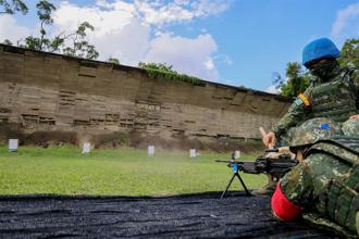 【三军九校院联合入伍训练】班用机枪射击 熟稔武器奠战力