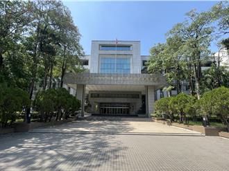 退休男單戀女老師 騷擾盯梢傳訊性暗示慘了