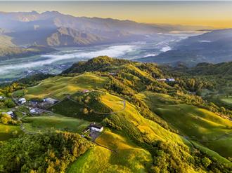 跑進金針花海！花蓮六十石山首辦馬拉松吸引2千跑者
