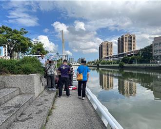 高雄媽祖港橋24歲女墜河！民眾急拋救生圈挽回一命
