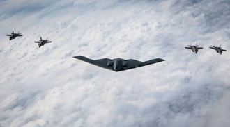 影》普丁抵美出席峰会 B2 F-22 F-35战机全出动盛大「迎接」