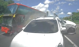 驚悚瞬間！國3「五車連撞」 遊覽車猛撞BMW車尾釀翻覆