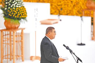 暌違13年 日相再為二戰「反省」