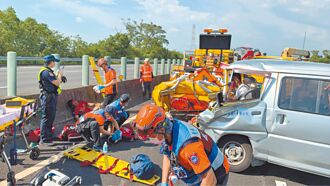 嘉縣 民和國中棒球隊國道車禍 8人輕重傷