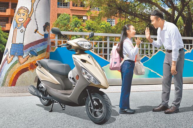 Yamaha家庭首选新世代国民车「劲豪125」金深灰新车色。（台湾山叶提供）