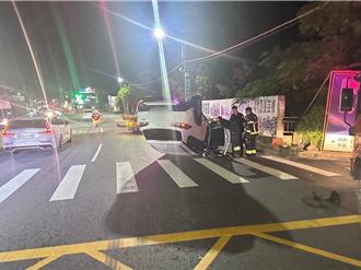 自稱疲勞駕駛 iRent男深夜自撞石墩翻車