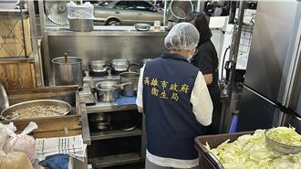 控訴火鍋店有「蚊子」！消費者槓上業者 鬧到警察都到了