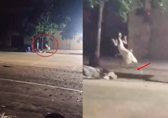夜半時分白裙女路邊盪鞦韆！ 網友驚呼：地上沒影子