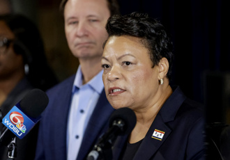 美已婚女市長爆偷吃隨扈 挪用210萬公費談戀愛