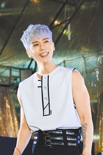 Bii新加坡奪年度歌手 巡演鍛鍊最強Body