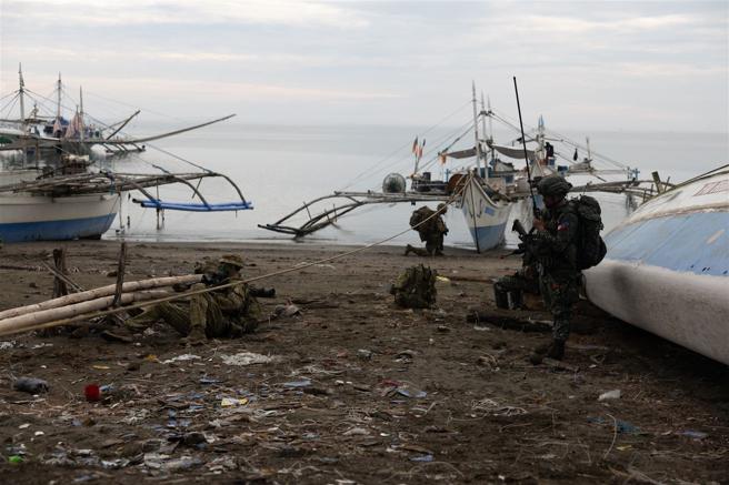 澳菲兩軍在巴拉望島和呂宋島進行兩棲登陸作戰等一系列演訓課目。圖為2023年「波浪」聯演。（取自DVIDS網站）
