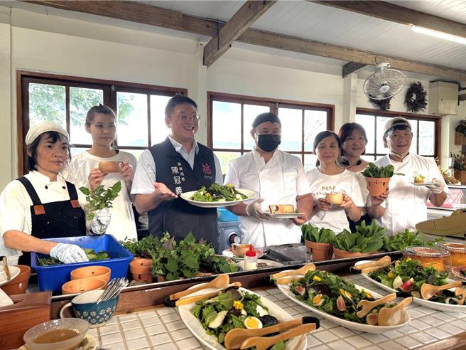 桃園大溪中庄推韭鄉質感農場餐桌。(桃市農業局提供／呂筱蟬桃園傳真)