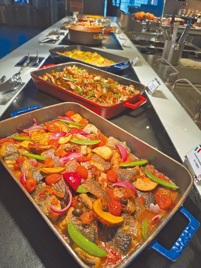 豪享自助餐厅的义式风味料理琳琅满目，饕客可大快朵颐。（洪秀瑛摄）