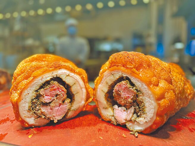 罗马炉烤猪肉卷是当地极具代表性的节庆料理。（洪秀瑛摄）