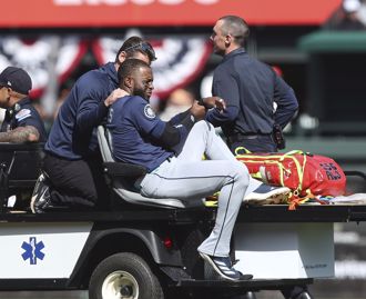 MLB》危險動作！水手打者「拿球棒扔向投手」下一秒遭主審驅逐