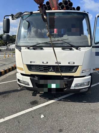 國1貨車急煞「貨物噴飛」砸中前車　國道警：最高罰1.8萬