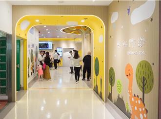 台中榮總兒科變身「侏羅紀公園」 看醫生不再怕怕了