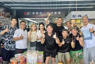 洪毛戲裡事業失利、戲外得意！新竹開新店演藝圈好友力挺