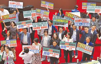 明年難加薪 藍批綁架普發現金