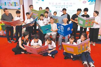 花蓮 學生簿本新設計 融入花卉意象