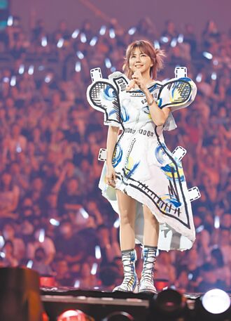 孫燕姿高雄開唱 五月天誇凍齡