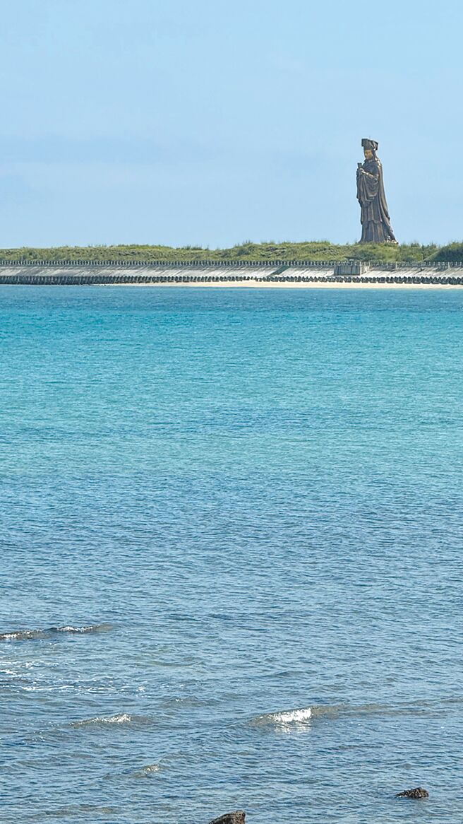 澎湖重光媽祖銅像號稱是全世界最高媽祖像。（須文蔚攝）