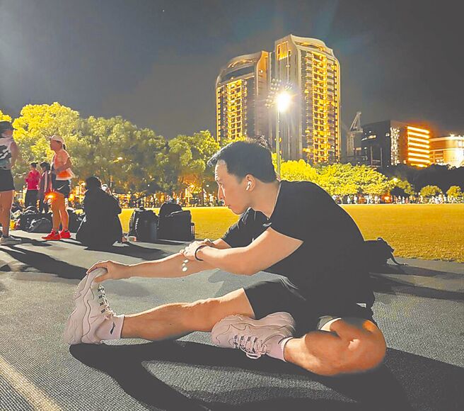 营养师提醒，过量的有氧运动会燃烧肌肉，减少整体肌肉量，进一步降低人体基础代谢率。（读者提供）