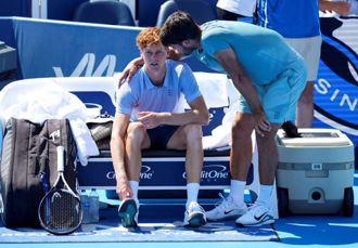 辛辛那提网赛》辛纳仅打23分钟退赛 阿卡瑞兹抱憾摘冠