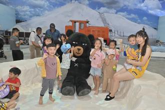 「一見雙雕藝術季」鹽雕展率先登場《胖鯊魚鯊西米》陪你「鹽路去旅行」