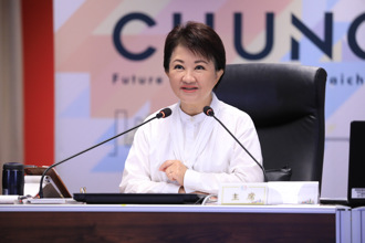 羅旺哲8字曝盧秀燕「正在走的路」：已超越黨主席高度