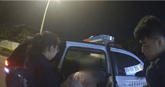 迷途8旬嬤深夜徘徊！警靠手環助返家