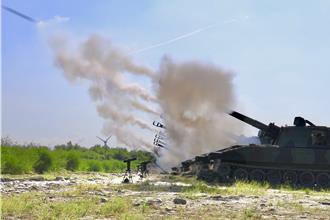 陸軍十軍團重砲射擊  各型56門砲齊發   168發打好打滿