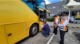 開學搭車不擔心！監理站3步驟秒查遊覽車是否合法安全