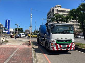 桃園大園1天2起死亡車禍！自行車男遭水泥車輾斃 7旬婦步行慘死輪下