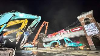 為捷運高架橋讓路！前高苑科大天橋功成身退