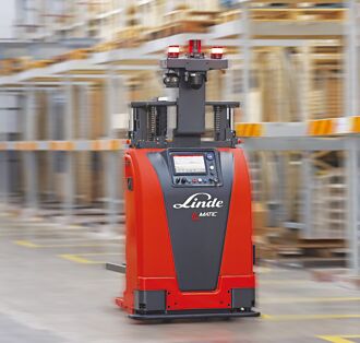 永慕企業 大秀四向穿梭車系統