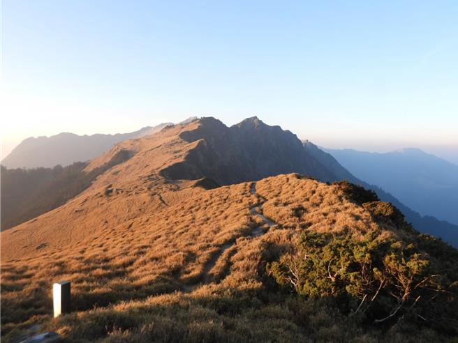 奇萊主北路線是熱門的登山路線，太管處考量沿線的奇萊稜線山屋老舊不敷山友使用將新建。（羅亦晽攝）