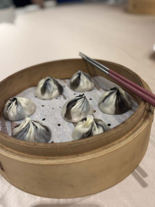 點水樓 黑松露小籠包。(圖/FB@佐籐麻衣)