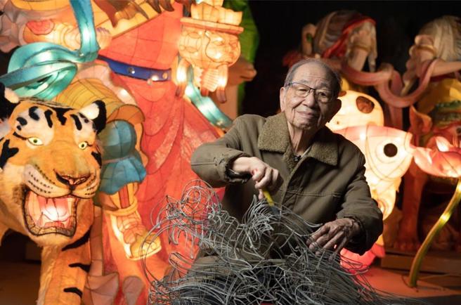 曾榮獲新北市政府認定傳統工藝「花燈工藝」保存者林健兒於8月10日辭世，享壽84歲。（新北市文化局提供）