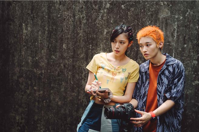 臺灣新生代演員陳孟琪(左)也參演電影《女孩不平凡》。（綺影發行提供）