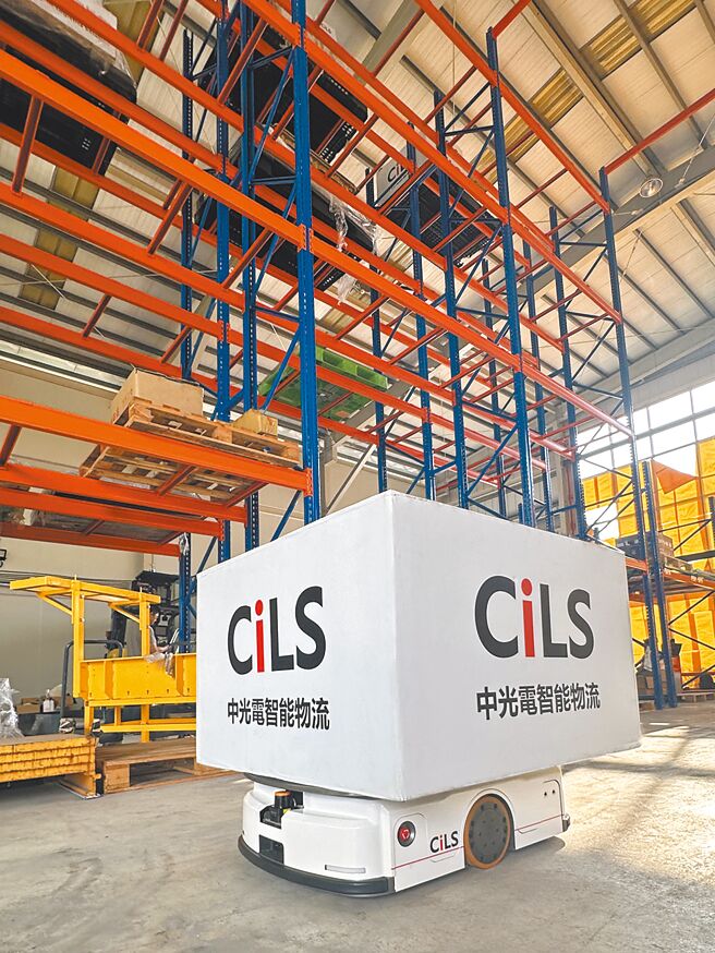 中光电智能物流全新推出可承重1,000公斤的「顶升式AMR搬运车」。图／业者提供