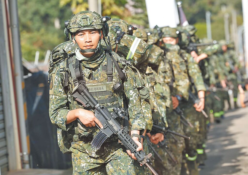 行政院會今（21）日通過明年度中央政府總預算，歲入編列2兆8623億元，較今年減少9.6％；歲出則編列3兆350億元，較今年增加3.8％。圖為特指部特4營。（摘自中華民國陸軍臉書）