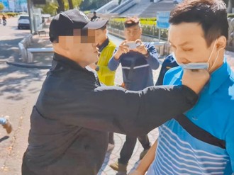 五億高中生案外案！黑衣男飛撲暴揍夏男痛斥「畜生」 下場出爐